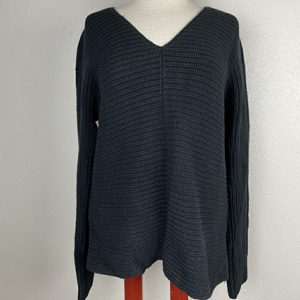 Ellen Tracy Black V Neck Sweater Size M EUC